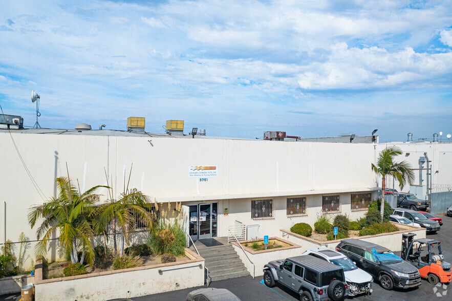 2751 El Presidio St, Carson, CA for lease - Primary Photo - Image 1 of 3
