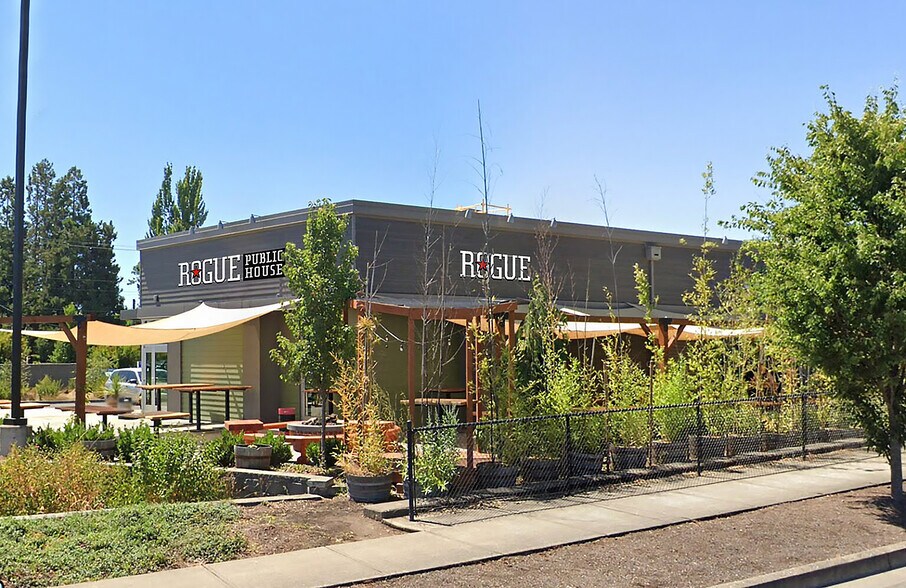 555 9th St NW, Salem, OR for sale - Primary Photo - Image 1 of 1