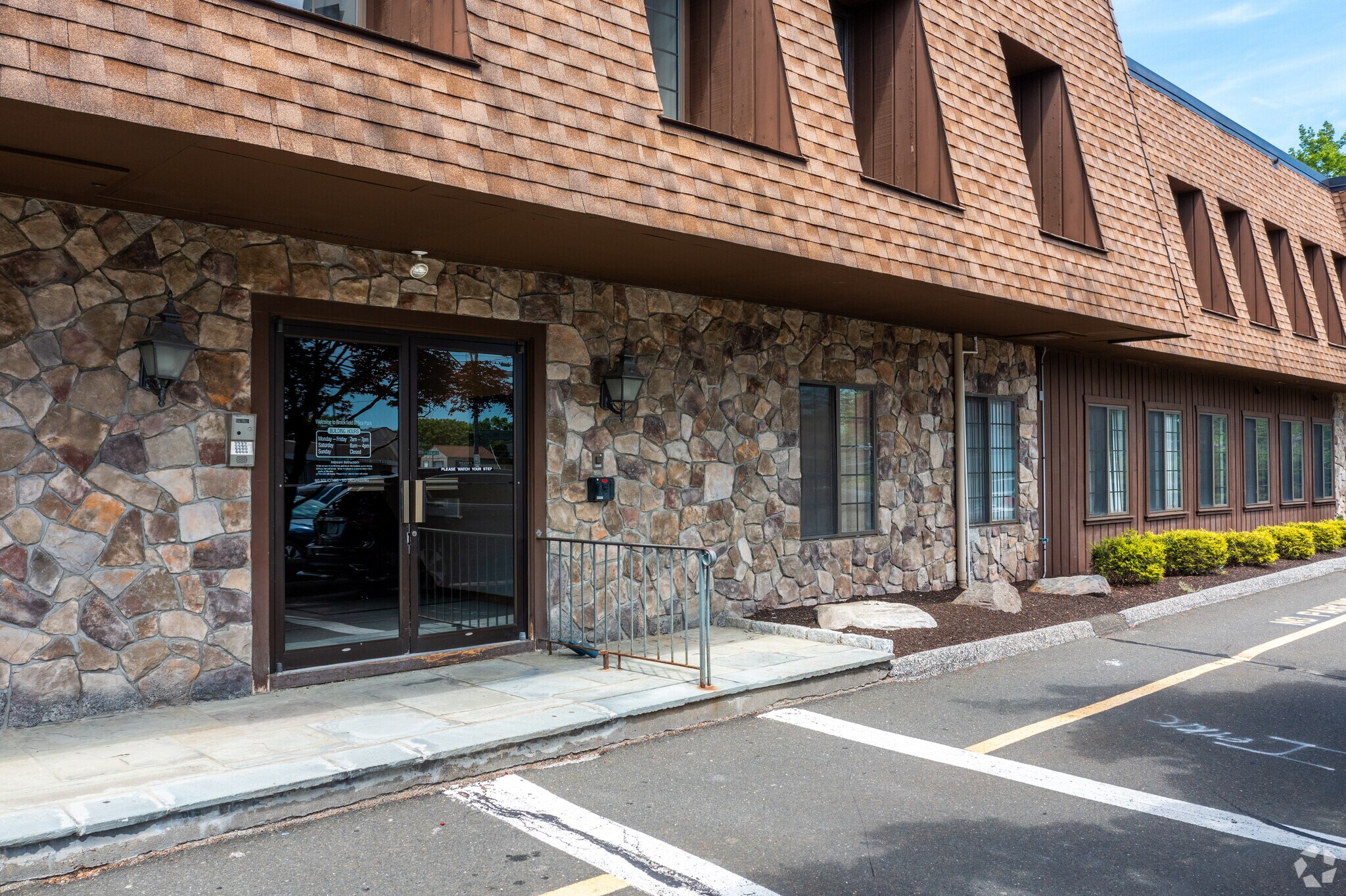 304 Federal Rd, Brookfield, CT 06804 304 Federal Rd, Brookfield, CT