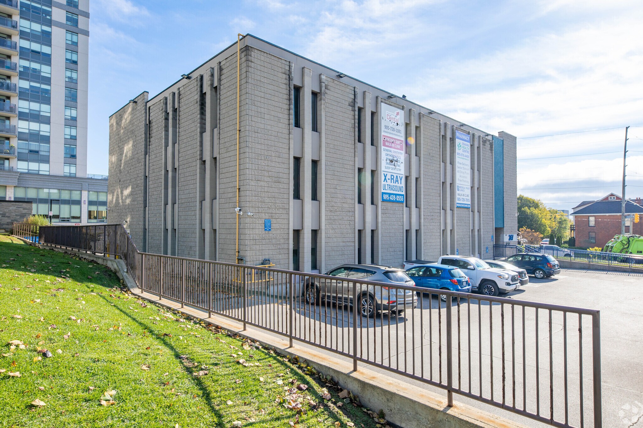 247 Simcoe St N, Oshawa, ON for sale Primary Photo- Image 1 of 9