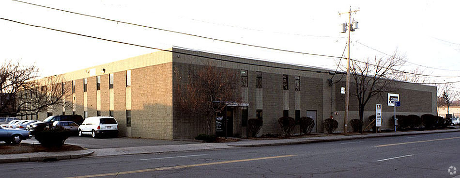 239 Commercial St, Malden, MA for lease - Building Photo - Image 2 of 3