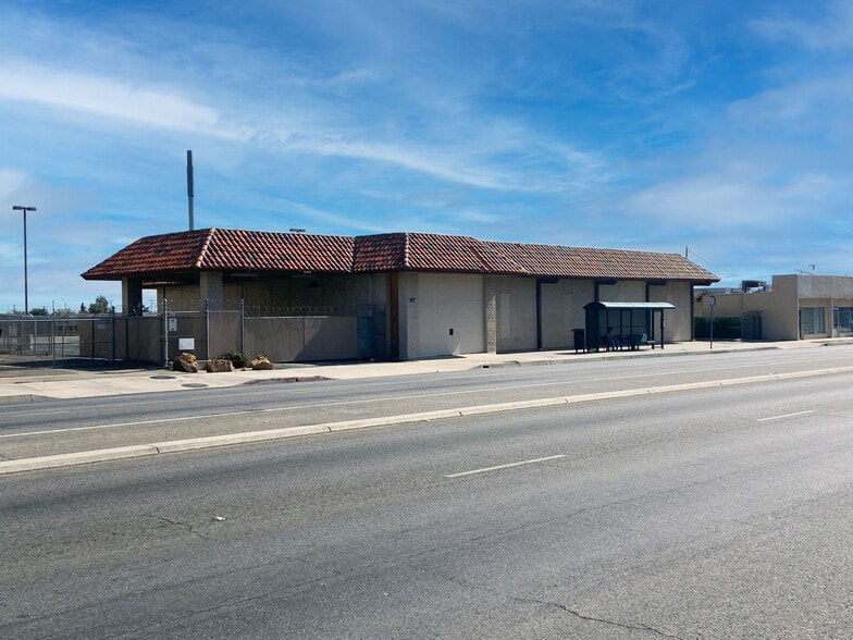 921 E Palmdale Blvd, Palmdale, CA for sale - Building Photo - Image 1 of 7