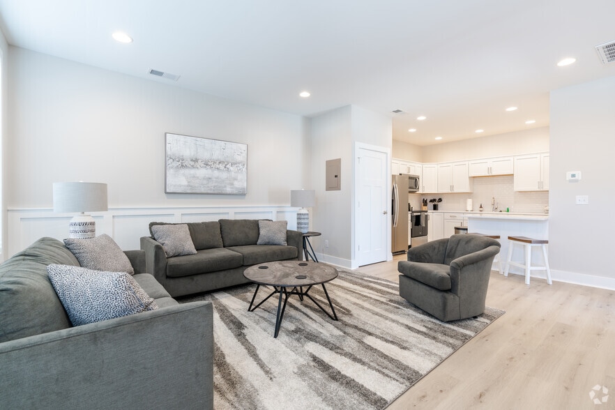 4808 Old Tyme Court, Evansville, IN for sale - Interior Photo - Image 2 of 17