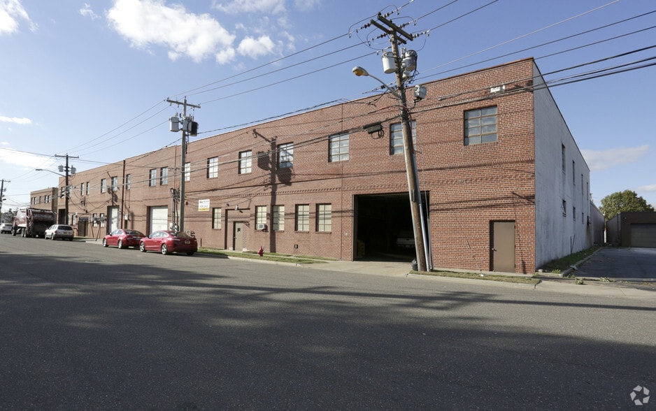 224 E 2nd St, Mineola, NY for sale - Primary Photo - Image 1 of 1