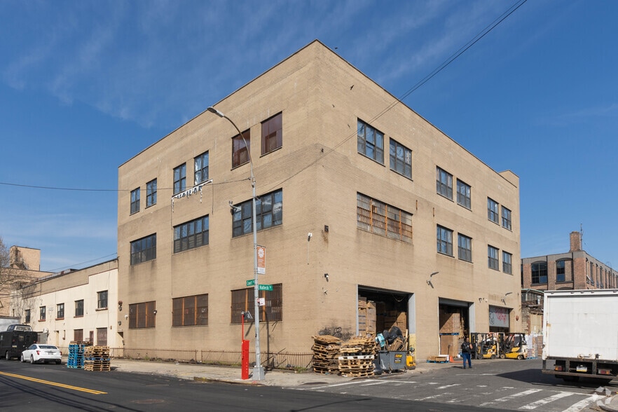 627-641 Court St, Brooklyn, NY for lease - Primary Photo - Image 1 of 8