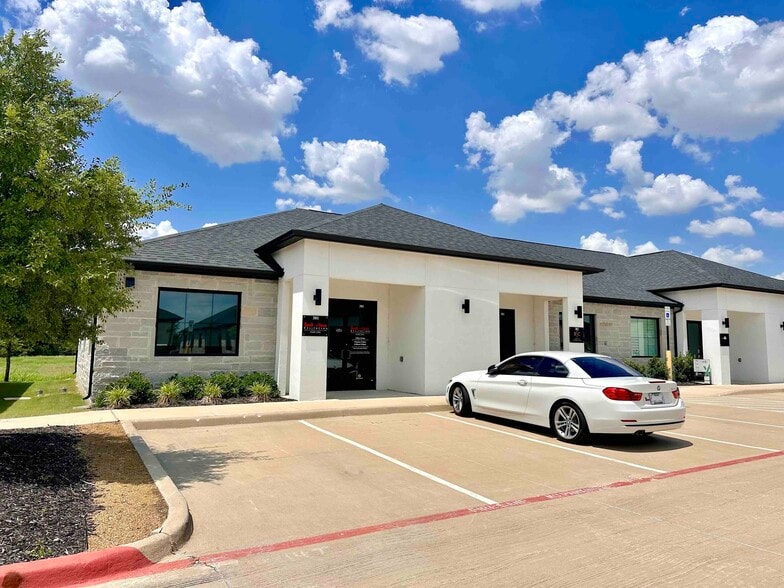 2001 Auburn Hills Pky, McKinney, TX for lease - Building Photo - Image 1 of 3