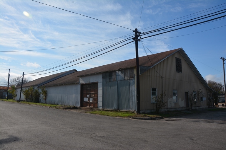 512 Jones St, Gonzales, TX for lease - Building Photo - Image 3 of 5