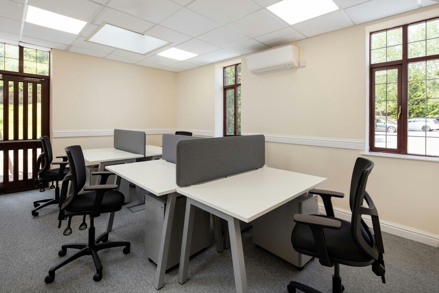 Toneway, Bathpool for lease - Building Photo - Image 3 of 5