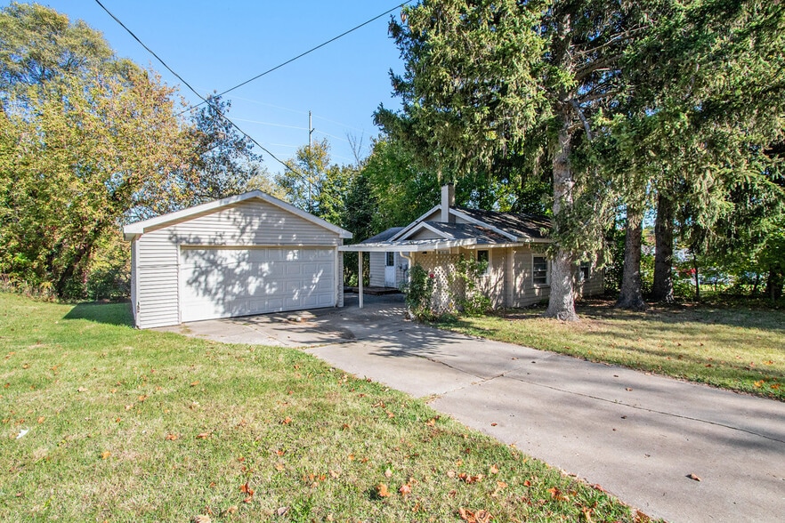 1005 E Front St, Buchanan, MI for sale - Building Photo - Image 3 of 16