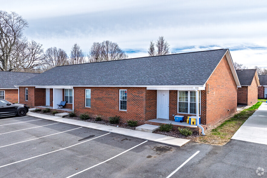 729 Fisher Ferry St, Thomasville, NC for sale - Primary Photo - Image 1 of 4