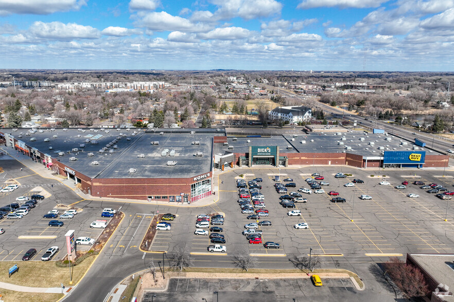 1643-1663 County Road B2 W, Roseville, MN for lease - Building Photo - Image 1 of 9