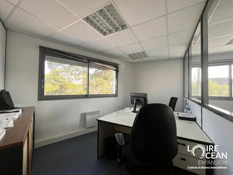 Office in Nantes for lease - Interior Photo - Image 2 of 11