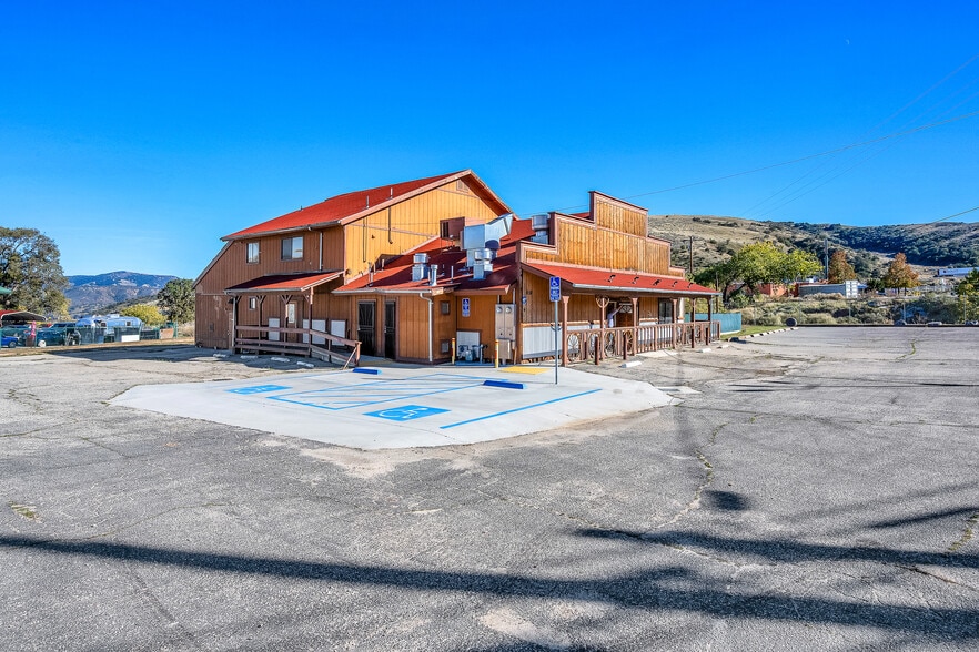 658 Lebec Rd, Lebec, CA for sale - Primary Photo - Image 1 of 34