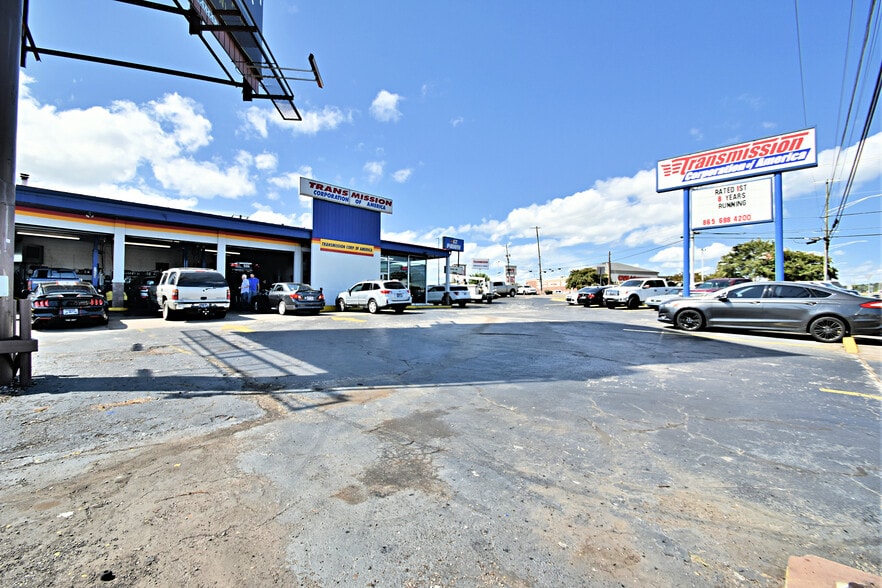 5327 Clinton Hwy, Knoxville, TN for sale - Building Photo - Image 1 of 17