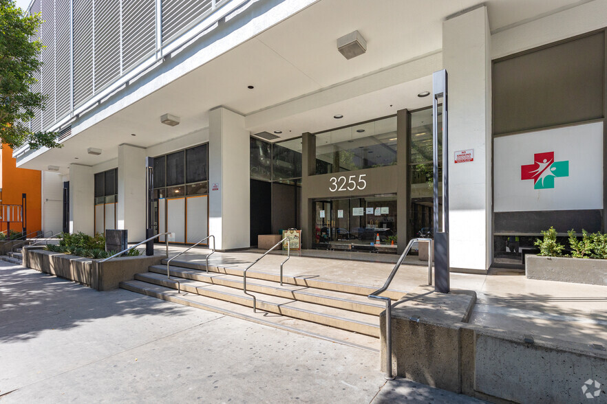 3255 Wilshire Blvd, Los Angeles, CA for lease - Building Photo - Image 3 of 5