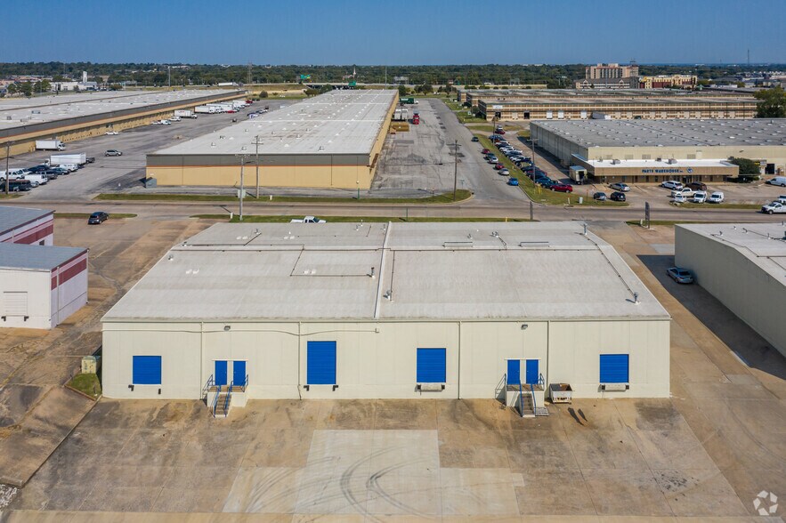 7202-7378 E 38th St, Tulsa, OK for lease - Building Photo - Image 3 of 5