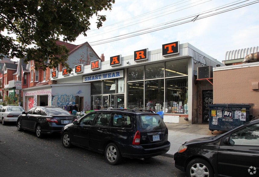 6 Denison Sq, Toronto, ON for sale - Primary Photo - Image 1 of 1