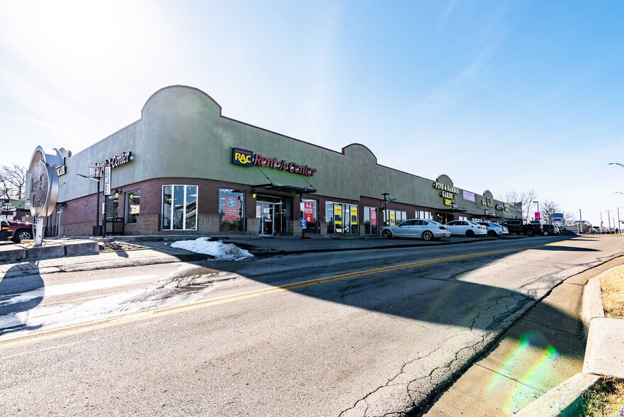 10905 Shawnee Mission Pky, Shawnee Mission, KS for lease - Building Photo - Image 2 of 4