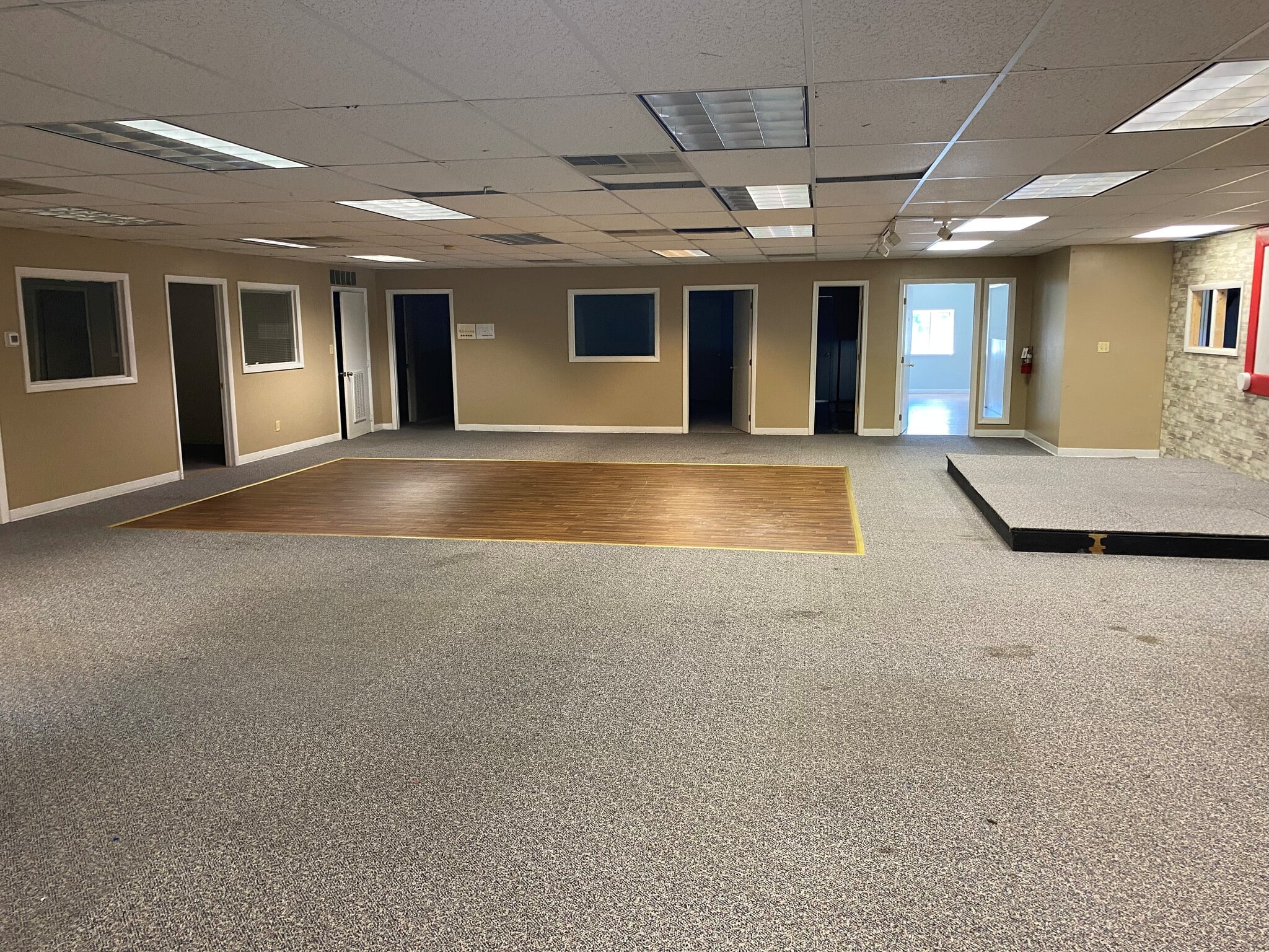 677 Dawson Dr, Newark, DE for lease Interior Photo- Image 1 of 5