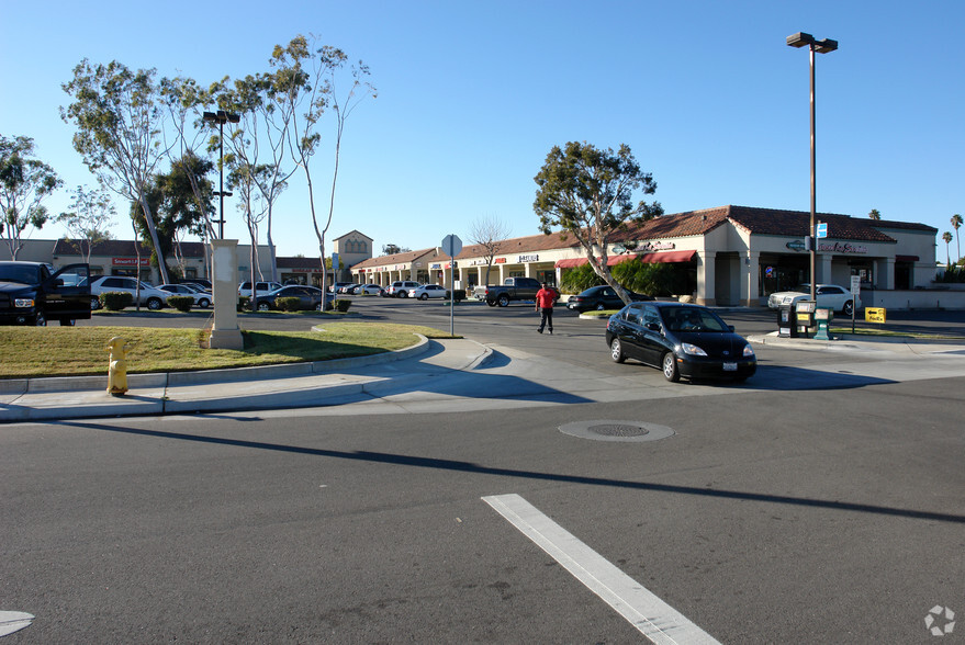 2001-2091 N Oxnard Blvd, Oxnard, CA for lease - Building Photo - Image 2 of 6