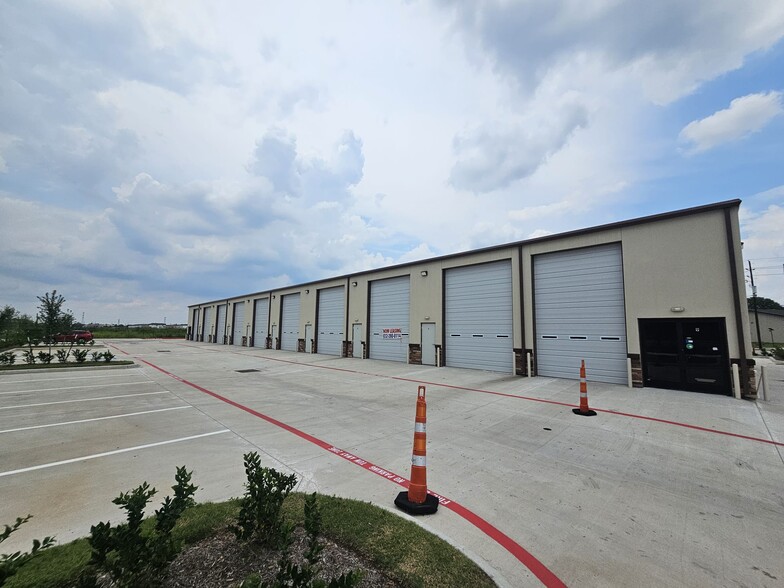 1919 FM 1092 Rd, Missouri City, TX for lease - Building Photo - Image 3 of 6