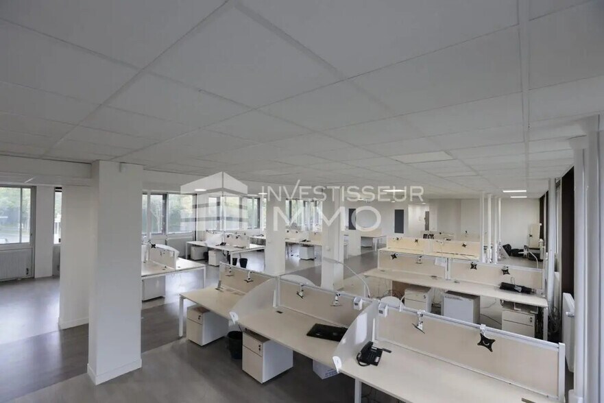 Office in Boissy-Saint-Léger for lease - Interior Photo - Image 2 of 7