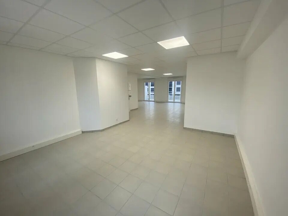 Office in Morsang-sur-Orge for lease Interior Photo- Image 1 of 5
