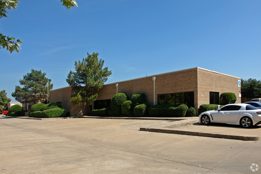 1300-1312 Sovereign Row, Oklahoma City, OK for lease - Building Photo - Image 2 of 14