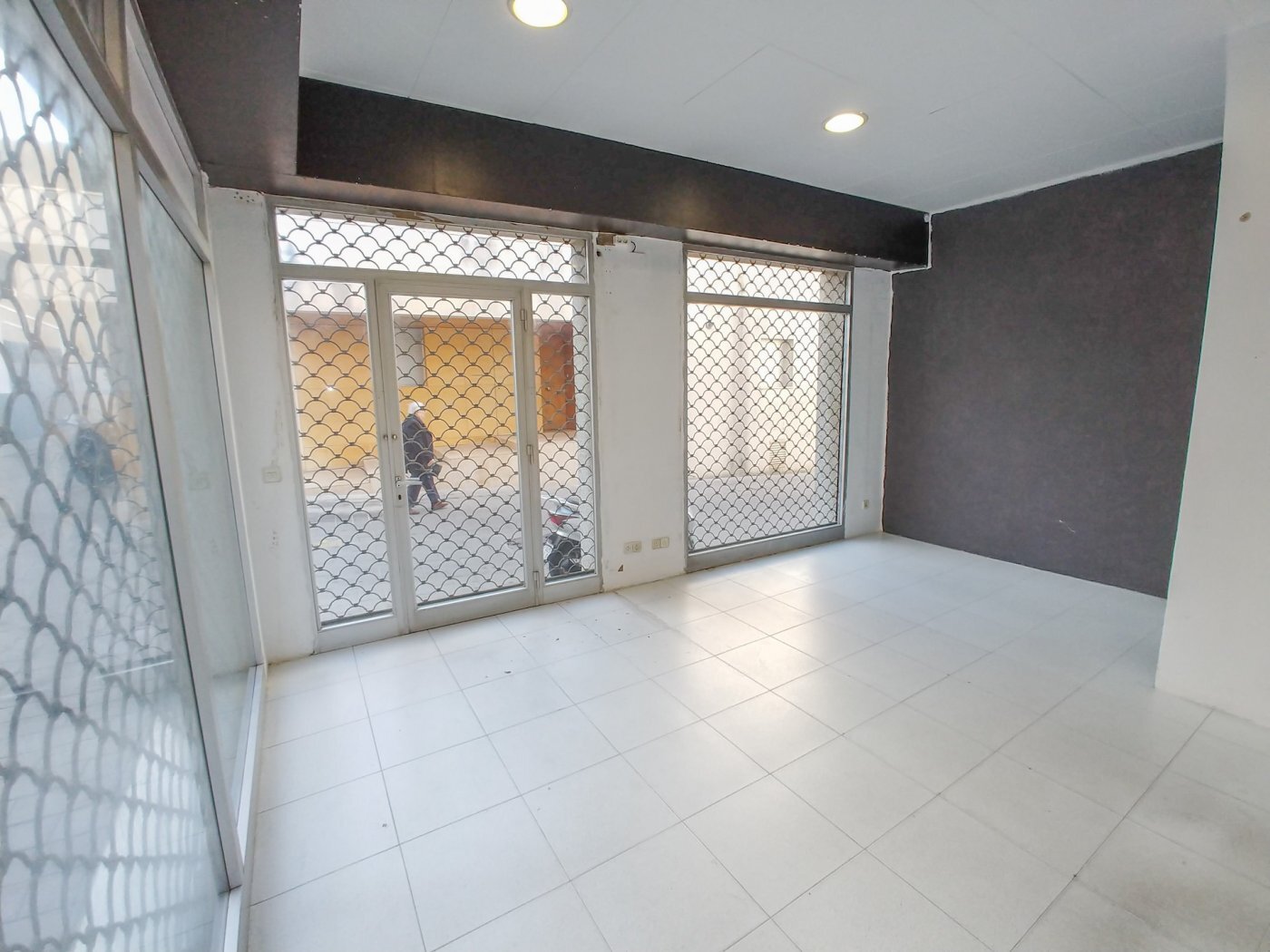 Retail in Palamós, Gerona for lease Interior Photo- Image 1 of 11