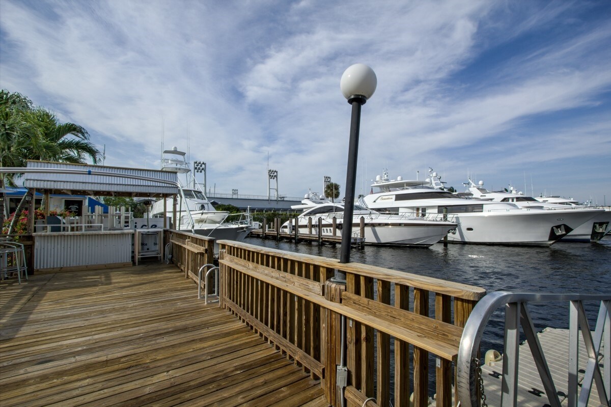 429 Seabreeze Blvd, Fort Lauderdale, FL 33316 Office Space Above Coconuts Restaurant