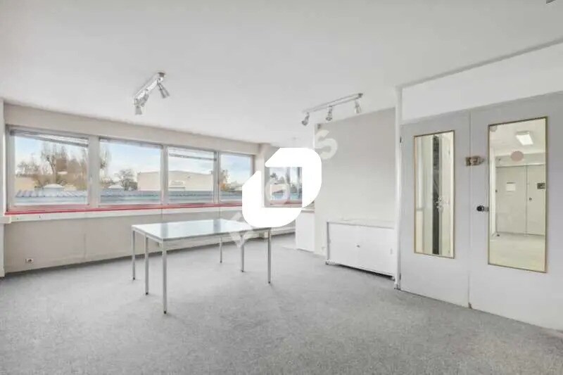 Office in Saint-Leu-la-Forêt for lease - Building Photo - Image 3 of 19