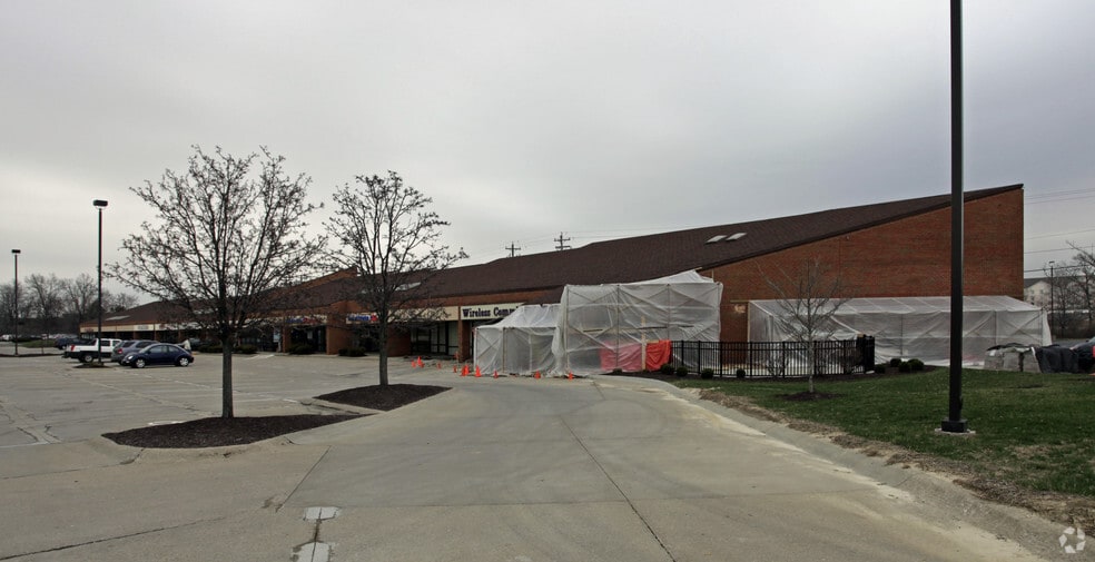 4754-4756 Cornell Rd, Cincinnati, OH for lease - Building Photo - Image 3 of 4