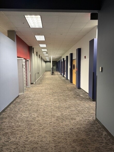 1720 E Primrose St, Springfield, MO for lease - Interior Photo - Image 3 of 33