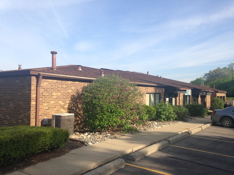 1880-1898 W Stadium Blvd, Ann Arbor, MI for lease - Building Photo - Image 1 of 10