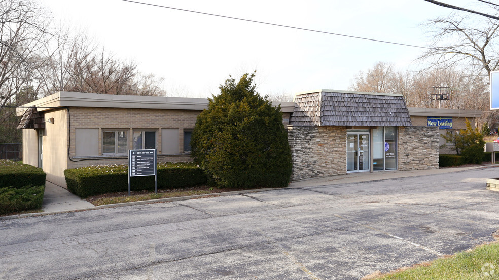 25975-25980 N Diamond Lake Rd, Mundelein, IL for lease - Primary Photo - Image 1 of 8