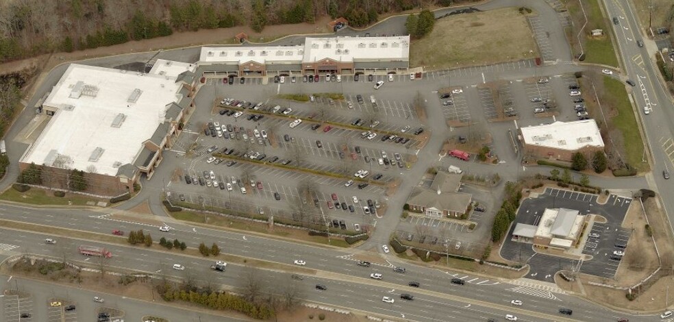 885 Woodstock Rd, Roswell, GA for lease - Building Photo - Image 2 of 7