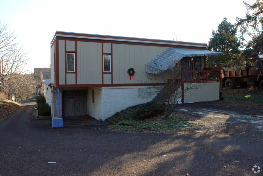 510 N Main St, Sellersville, PA for lease - Building Photo - Image 2 of 2