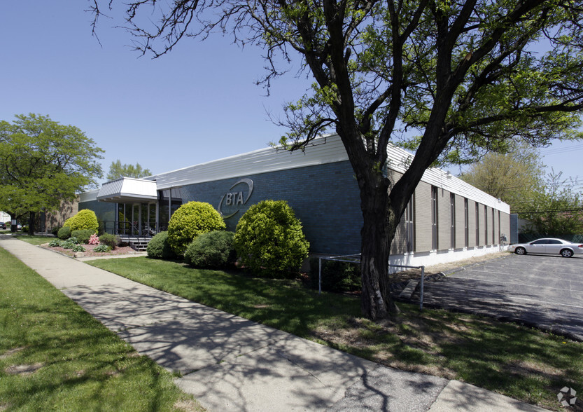 21850 Greenfield Rd, Oak Park, MI for lease - Building Photo - Image 1 of 5