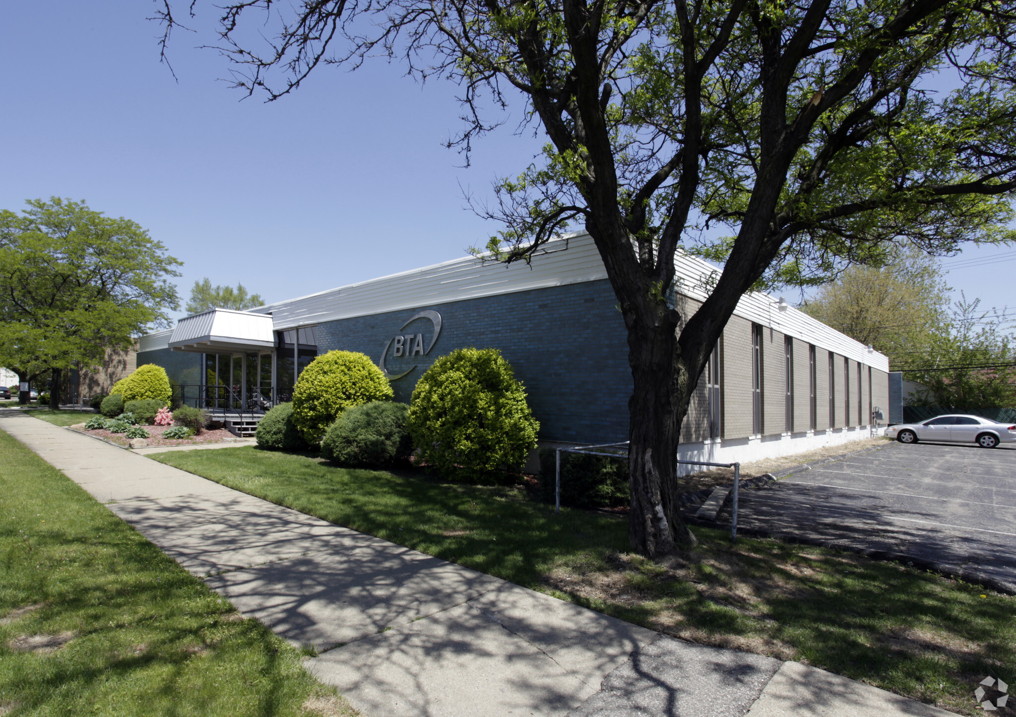 21850 Greenfield Rd, Oak Park, MI for lease Building Photo- Image 1 of 6