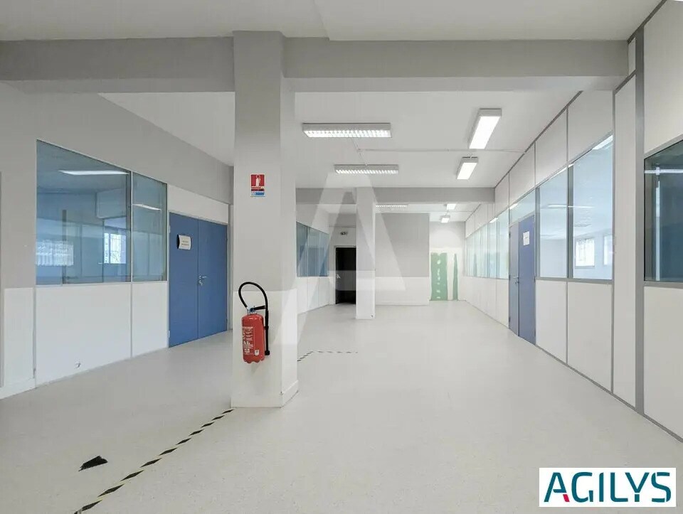 Flex in Villebon-sur-Yvette for lease Interior Photo- Image 1 of 12