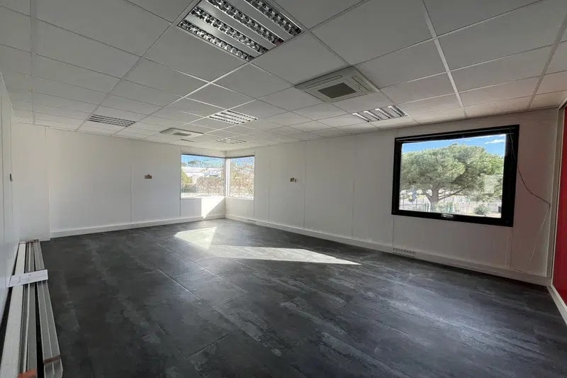 Office in Montpellier for lease - Building Photo - Image 2 of 3
