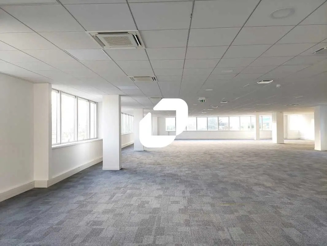 Office in Vélizy-Villacoublay for lease Interior Photo- Image 1 of 1