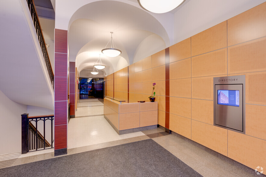 223 W Jackson Blvd, Chicago, IL for lease - Lobby - Image 2 of 25