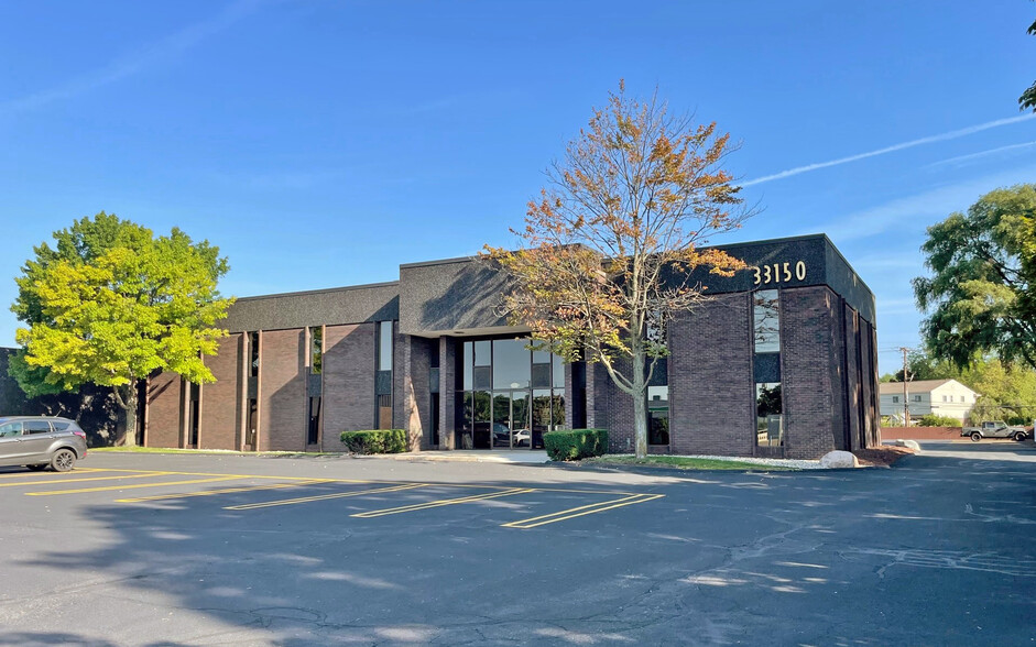 33150 Schoolcraft Rd, Livonia, MI for lease - Building Photo - Image 1 of 8