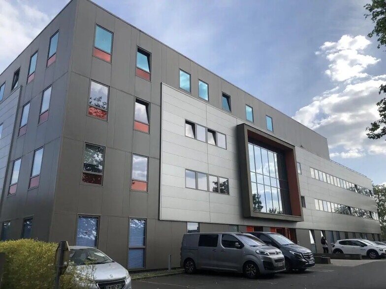 Office in Rennes for lease - Building Photo - Image 1 of 4