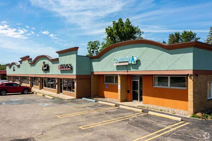 20307-20337 Middlebelt Rd, Livonia, MI for lease - Building Photo - Image 2 of 5