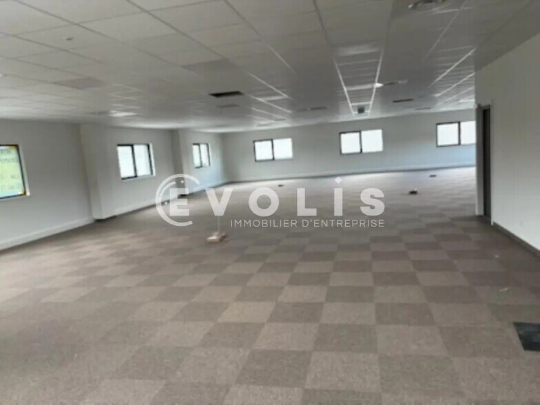 139 Rue Isaac Asimov, Bourgoin-Jallieu for lease - Building Photo - Image 2 of 40