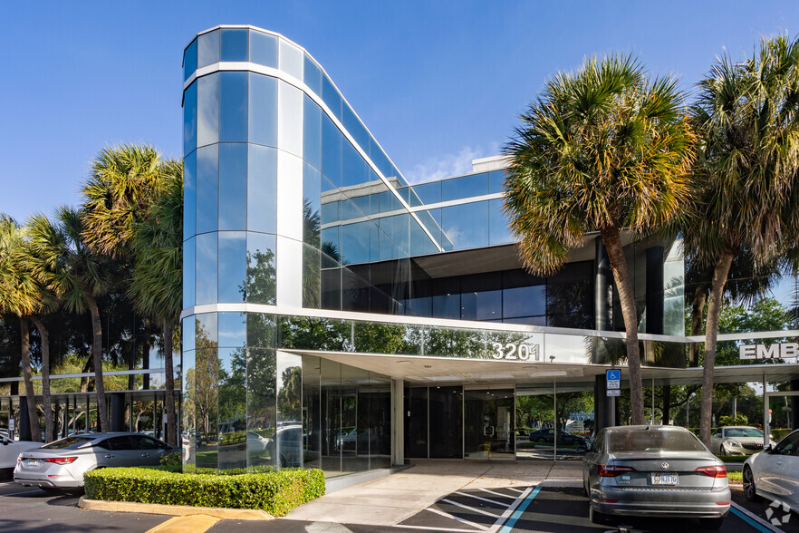 3201 W Commercial Blvd, Fort Lauderdale, FL for lease - Building Photo - Image 1 of 10