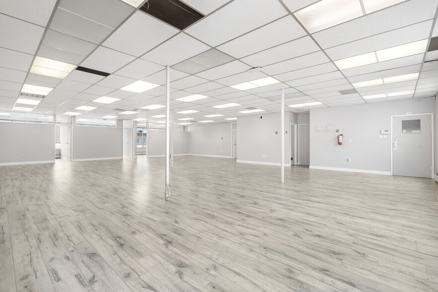 1916 Broadway W, Vancouver, BC for lease - Interior Photo - Image 3 of 8