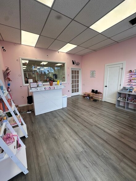 195-199 W Main St, Sayville, NY for lease - Building Photo - Image 2 of 4